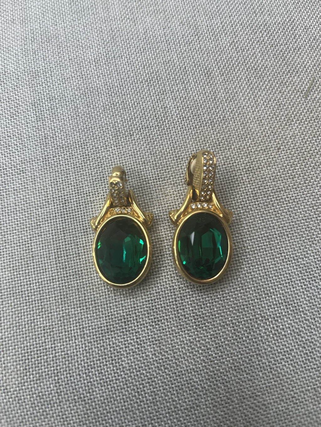COSTUME jewelry clip on earrings. Green &yellow Stone, Pearl, filigree