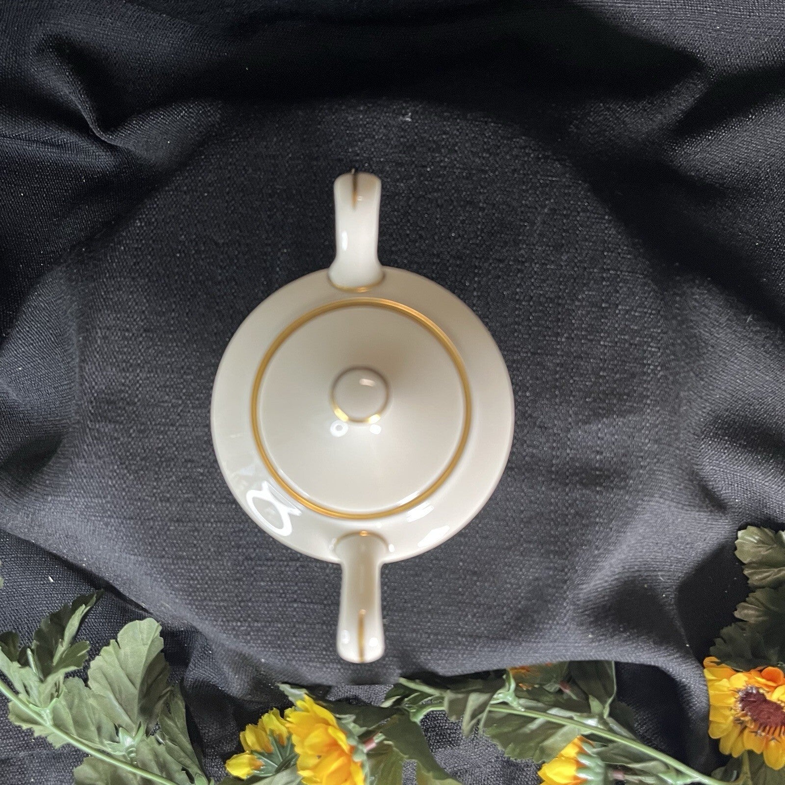 Lenox "Mansfield" pattern sugar bowl with a lid and gold trim
