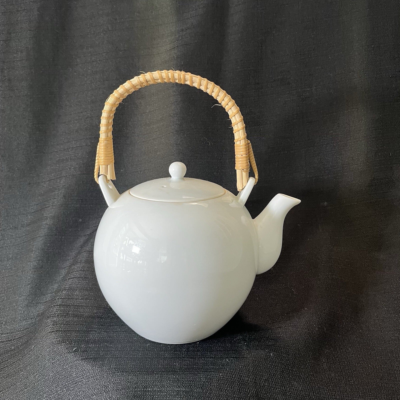Japanese Porcelain Teapot Chinoiserie Blue Rattan Handle Cottage  Farm House 6.5