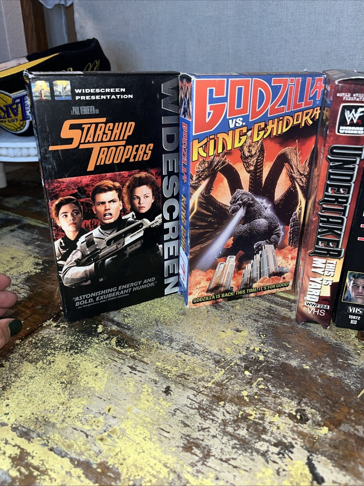 VHS movies Lot . including Batman forever I spy, body count, Star Ship Trooper