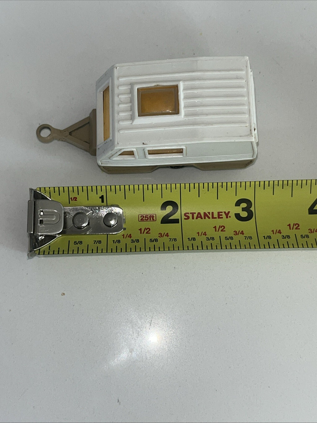 Vintage Maisto Camper Trailer White Tan 1:64 Scale Tag Along Camping Bumper Pull