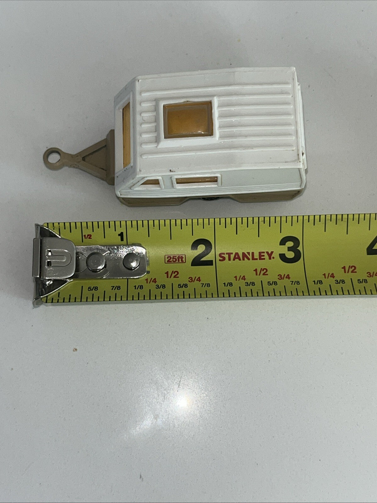 Vintage Maisto Camper Trailer White Tan 1:64 Scale Tag Along Camping Bumper Pull