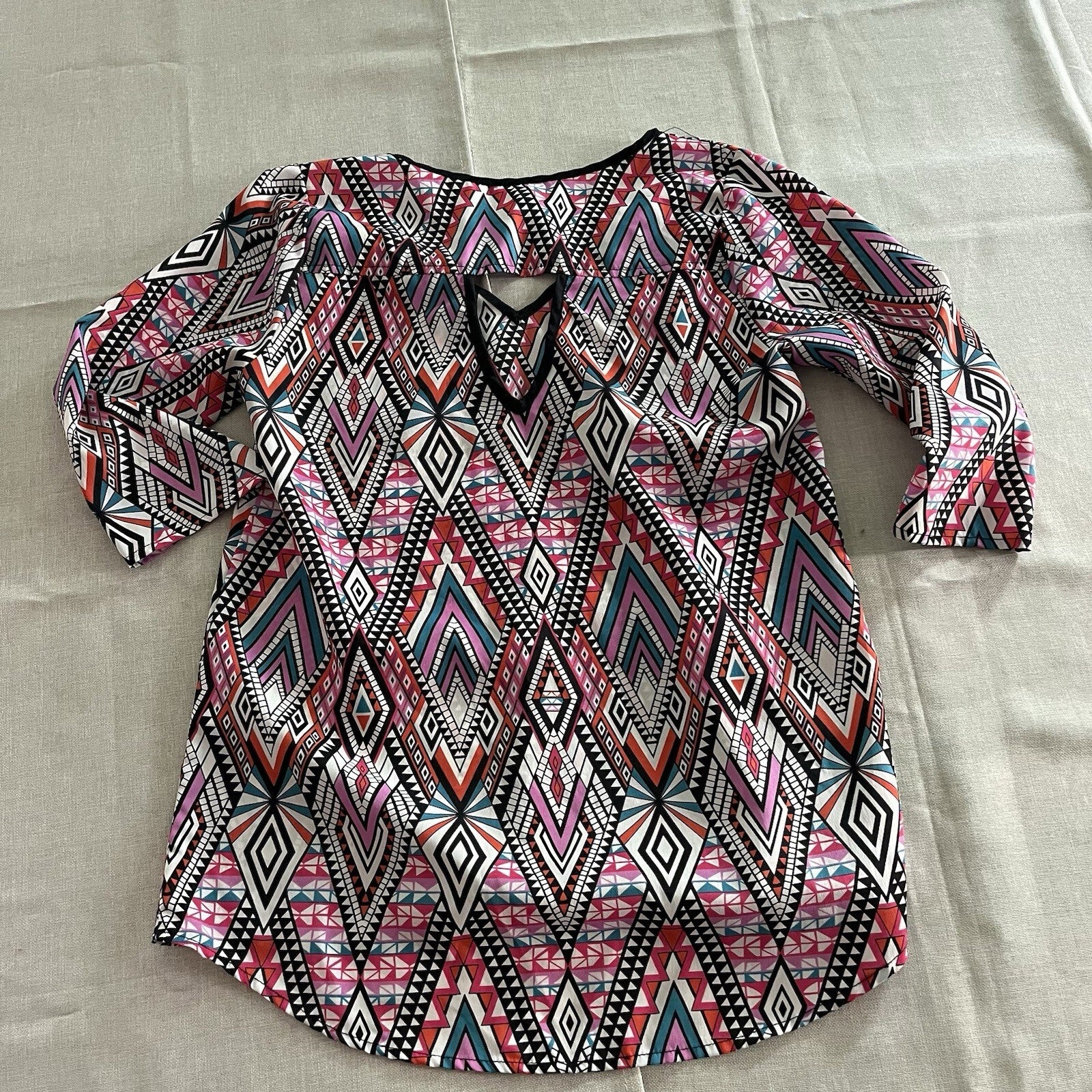 Dina Be Shirt Womens Small geometrical Aztec design