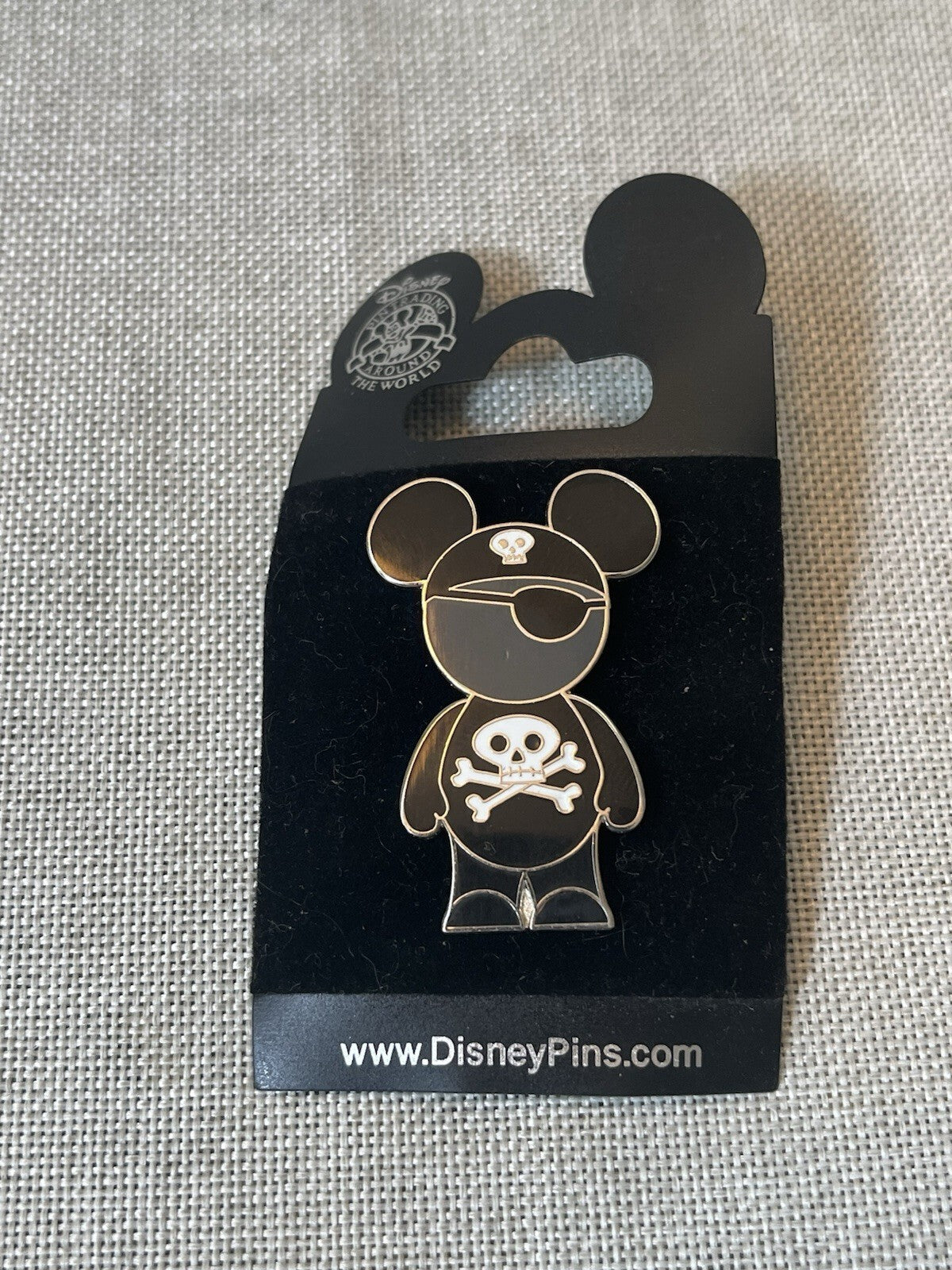 DISNEY WORLD 2008 MOUSE EARS VINYLMATION PIRATE CROSSBONES PIN**backing Warped *