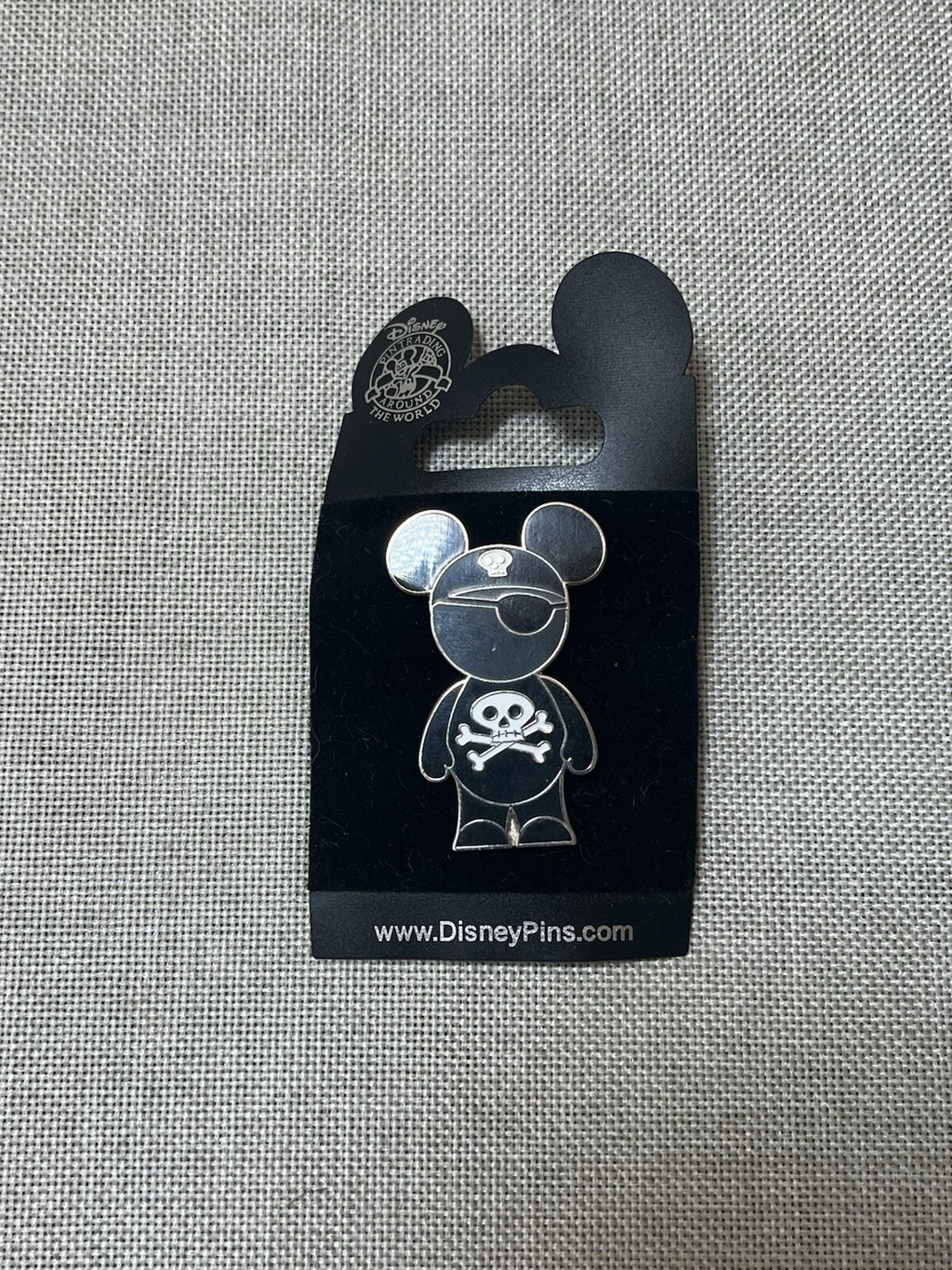 DISNEY WORLD 2008 MOUSE EARS VINYLMATION PIRATE CROSSBONES PIN**backing Warped *