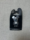DISNEY WORLD 2008 MOUSE EARS VINYLMATION PIRATE CROSSBONES PIN**backing Warped *