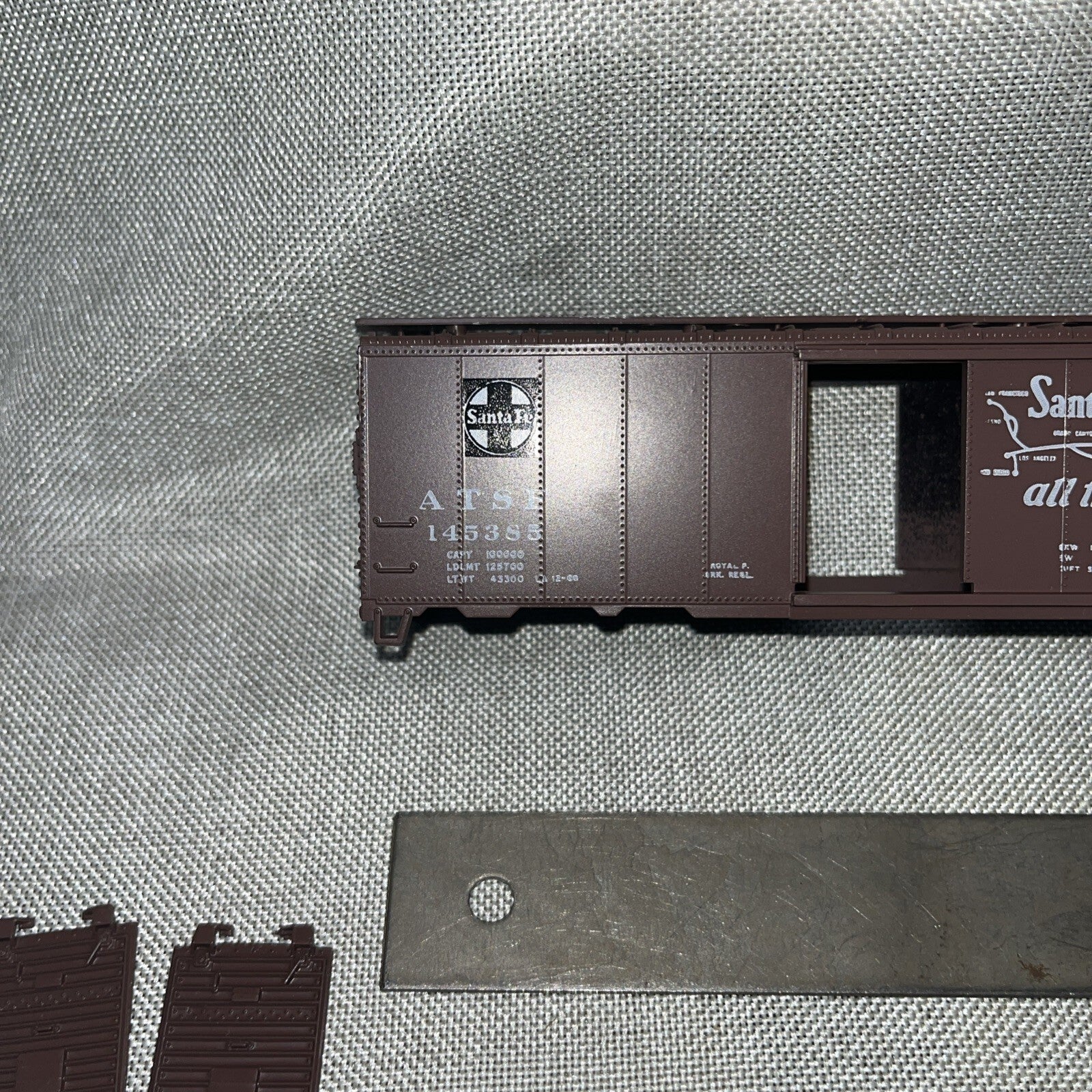 HO scale ATHEARN 5014  ATSF SANTA FE 40' Box Car #145385