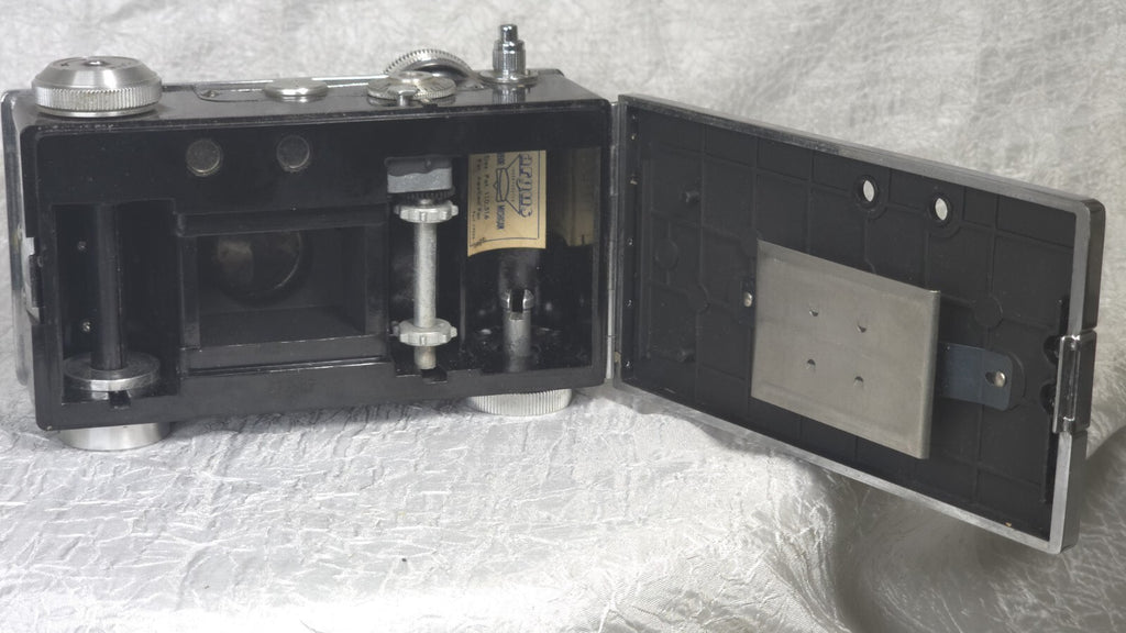 Vintage Aurgus 35mm Camera With Original Leather Case