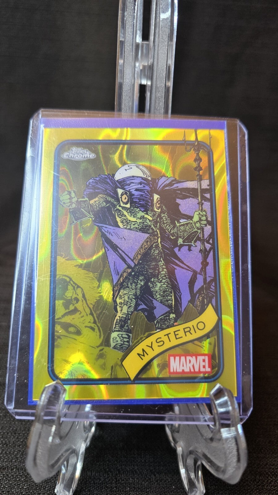 2025 Topps Chrome Marvel Mysterio #115 Yellow Lava Refractors