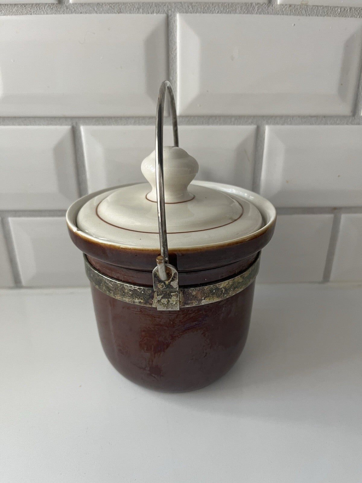 vintage hall pottery Bean Pot 473-H Brown Glaze. **chip