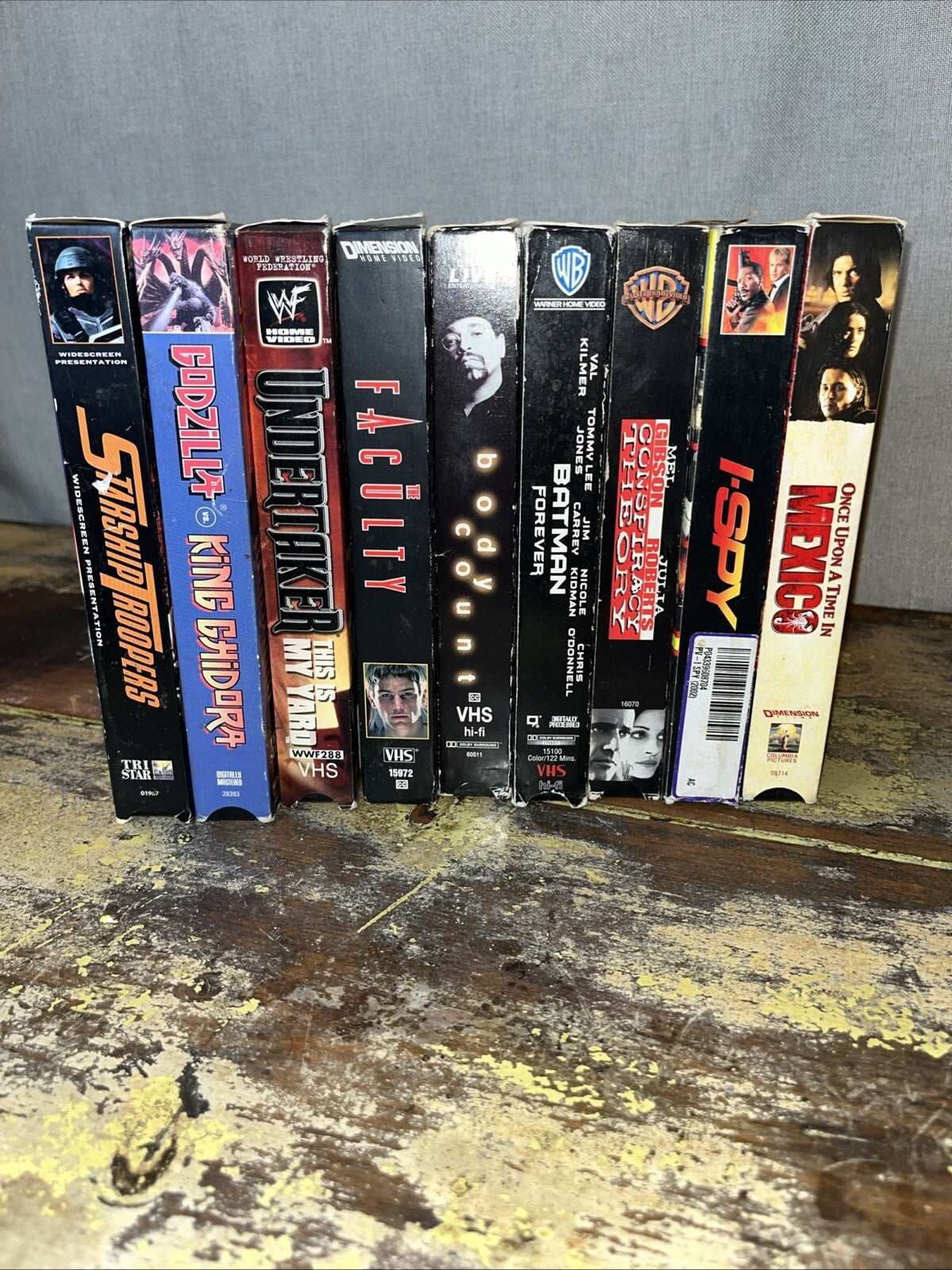 VHS movies Lot . including Batman forever I spy, body count, Star Ship Trooper
