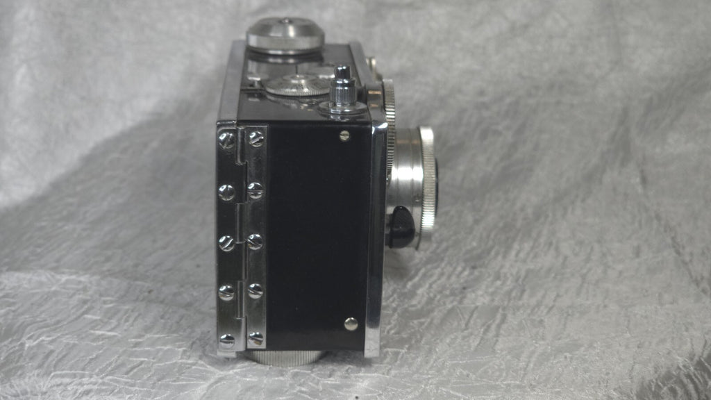 Vintage Aurgus 35mm Camera With Original Leather Case