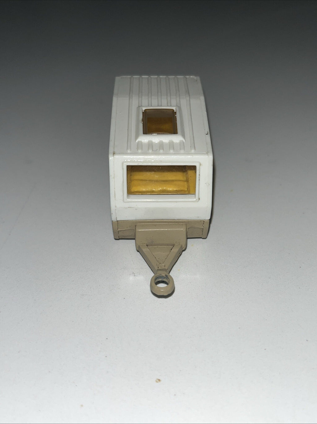 Vintage Maisto Camper Trailer White Tan 1:64 Scale Tag Along Camping Bumper Pull