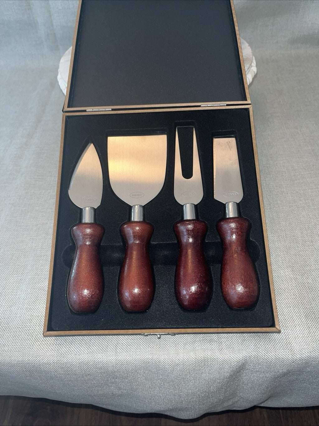 Bienne 4 pc Redwood Cheese Knife Set in Box Club Promo Gift Set