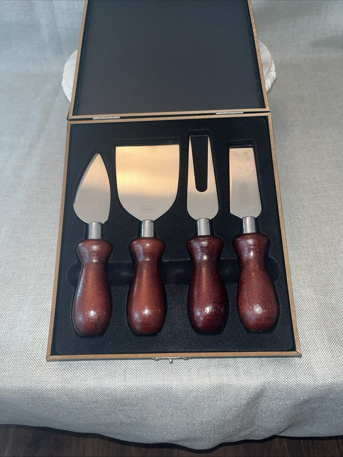 Bienne 4 pc Redwood Cheese Knife Set in Box Club Promo Gift Set