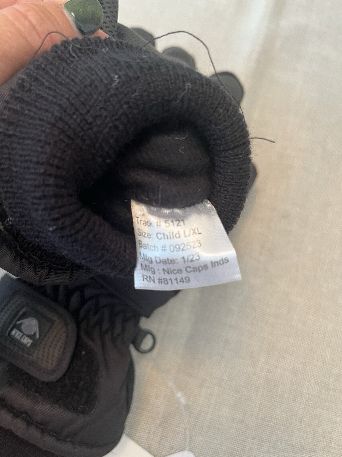 NWT N'ICE CAPS 3M Thinsulate Black Kids L/XL Snow Gloves