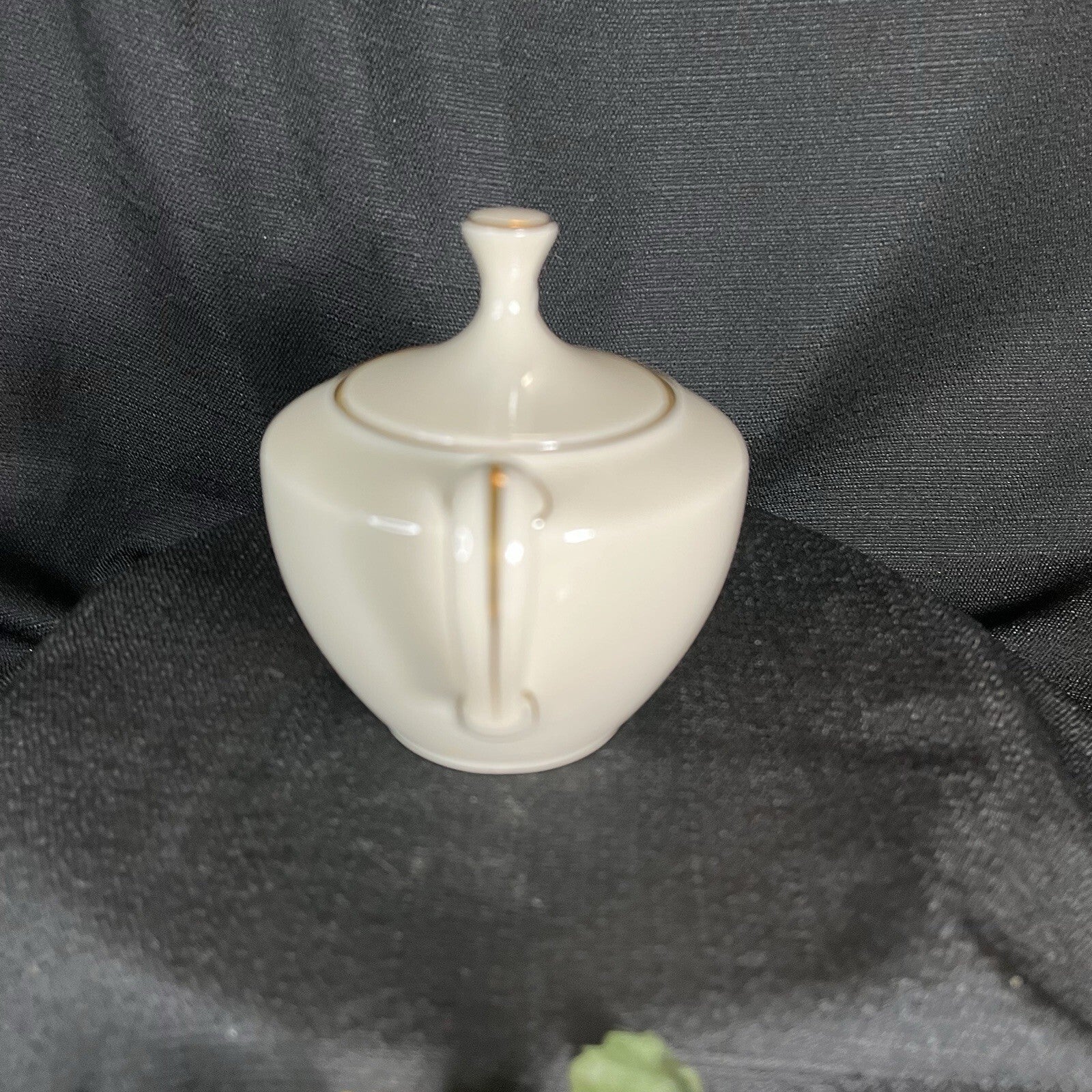 Lenox "Mansfield" pattern sugar bowl with a lid and gold trim
