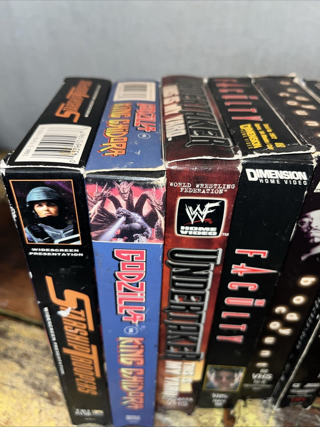 VHS movies Lot . including Batman forever I spy, body count, Star Ship Trooper
