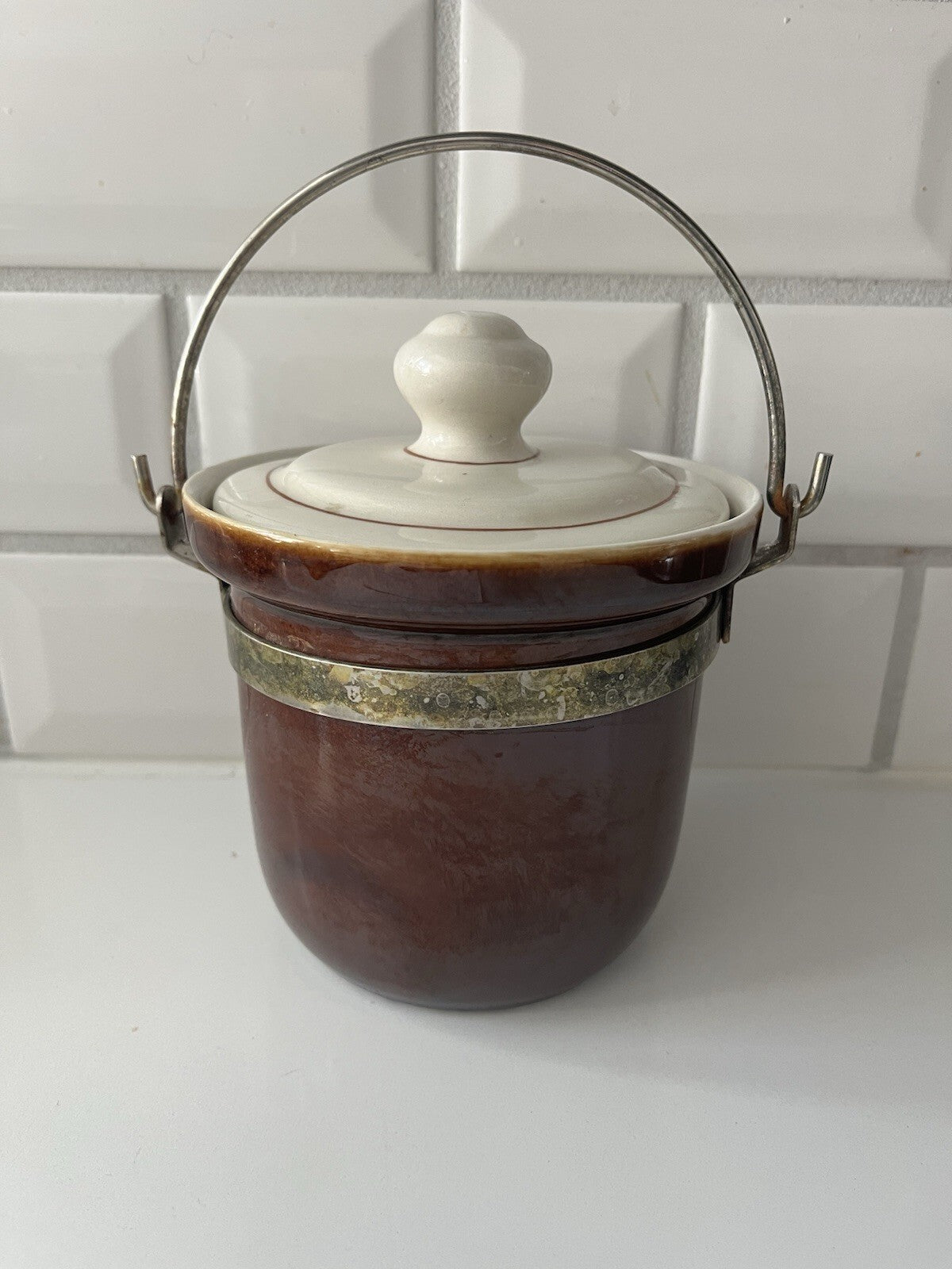 vintage hall pottery Bean Pot 473-H Brown Glaze. **chip