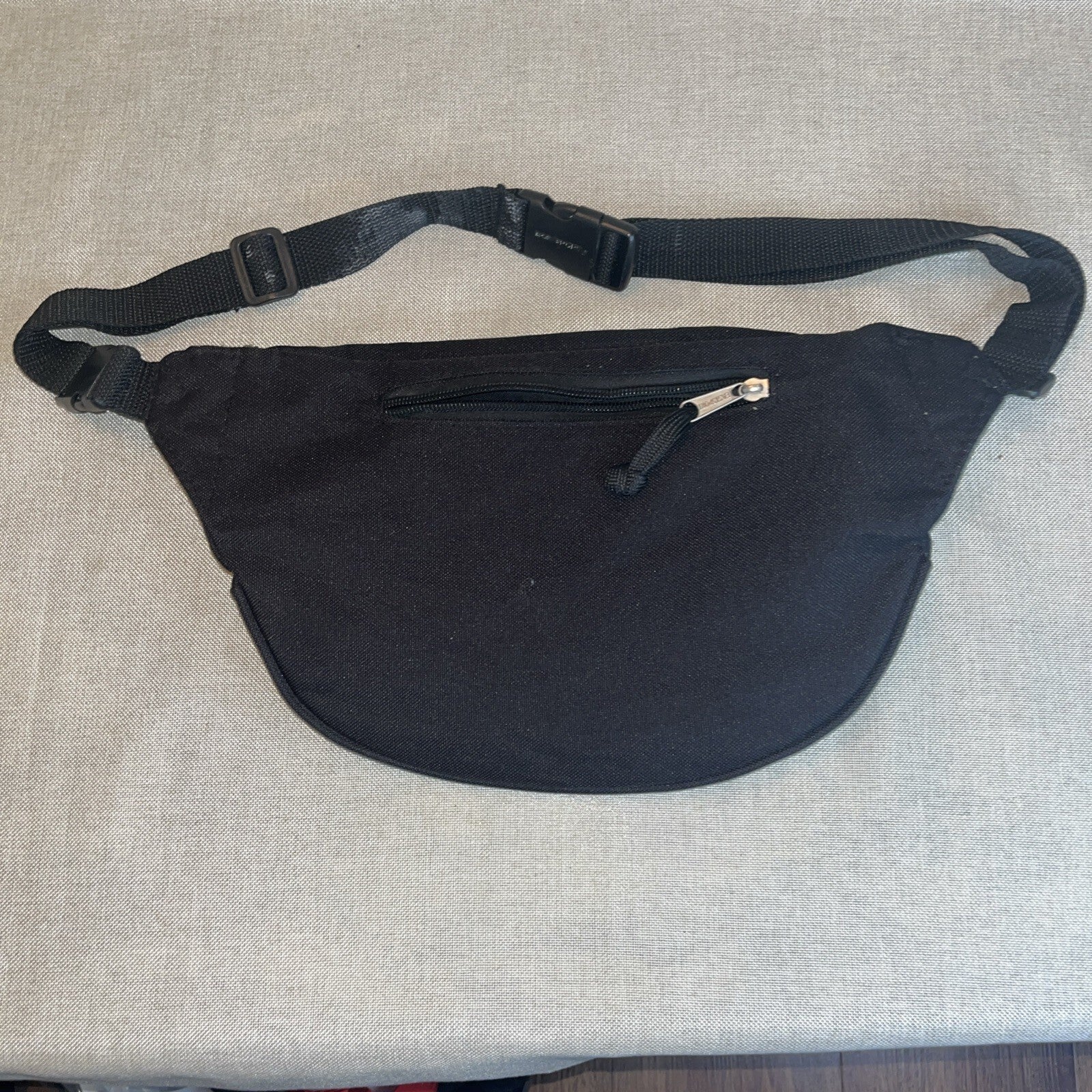 New Eastsport Outdoor Company Fanny Pack. 3 Zippers Adjustable Straps. Hiking