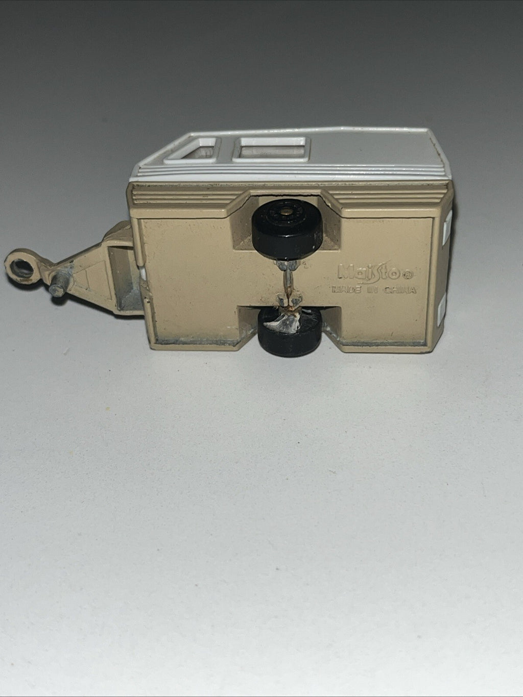 Vintage Maisto Camper Trailer White Tan 1:64 Scale Tag Along Camping Bumper Pull