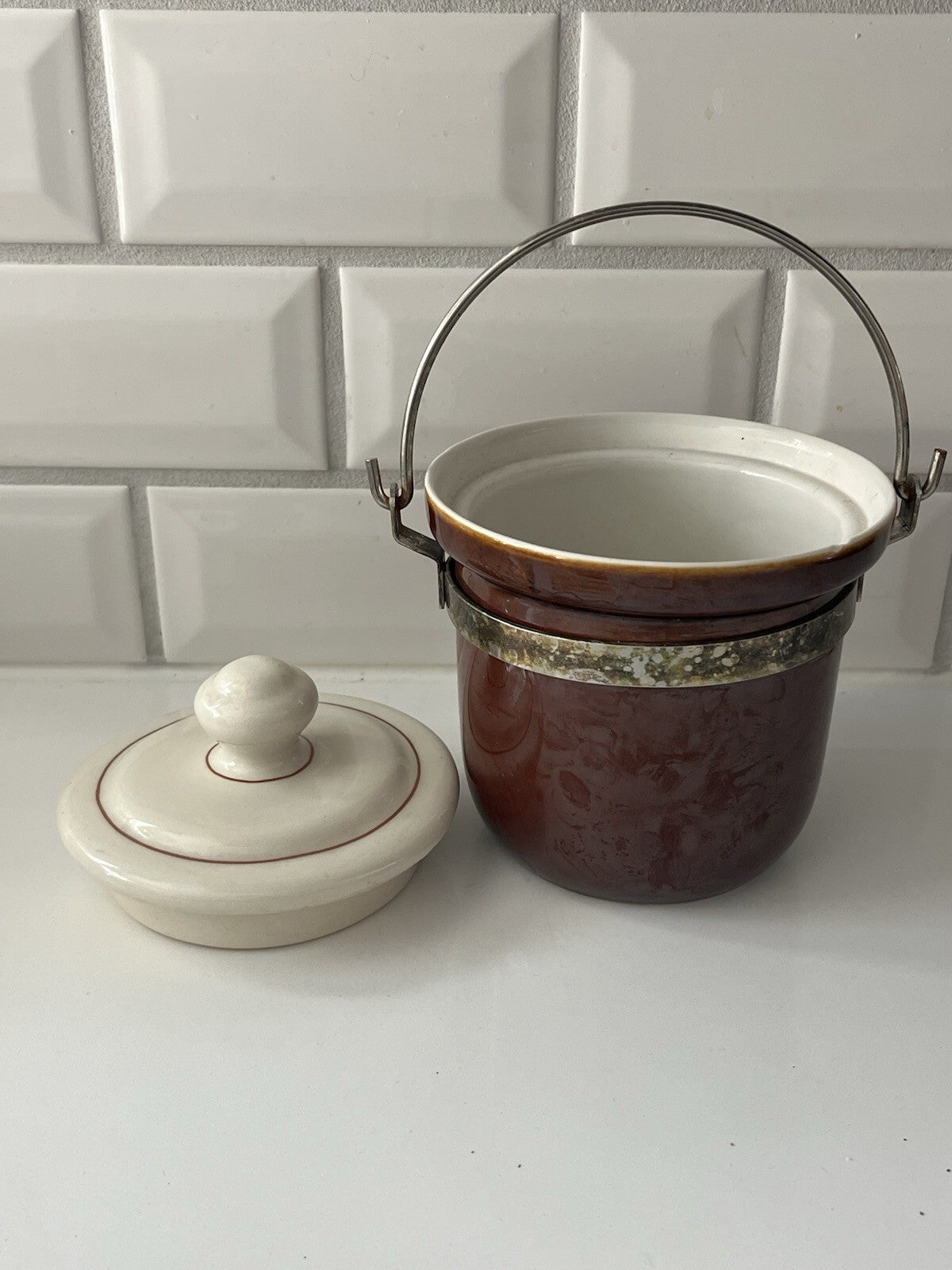 vintage hall pottery Bean Pot 473-H Brown Glaze. **chip