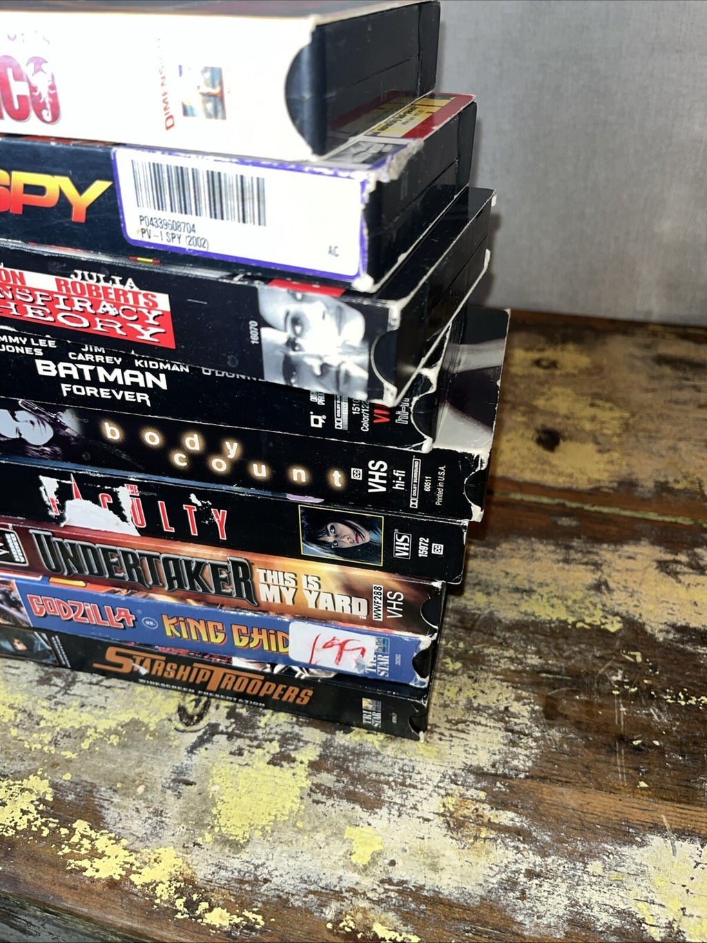 VHS movies Lot . including Batman forever I spy, body count, Star Ship Trooper
