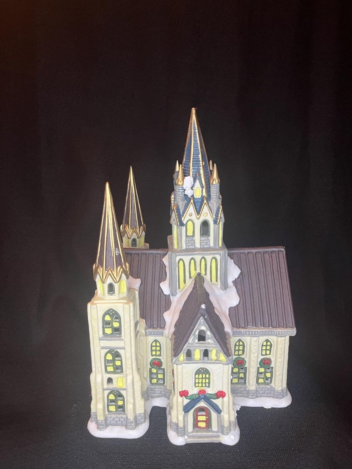 Dickens Collectibles Victorian Series Porcelain Lighted House Hand Painted Boxed