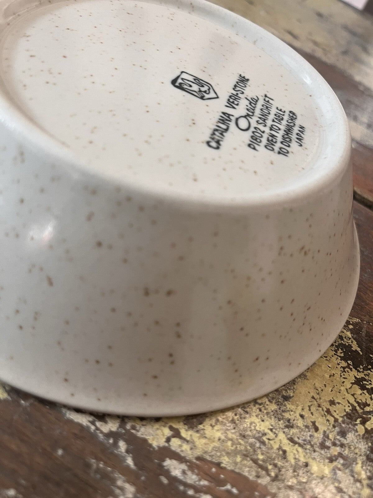 Oneida Catalina Veri- Stone cereal/soup bowl #P1802 Sandrift