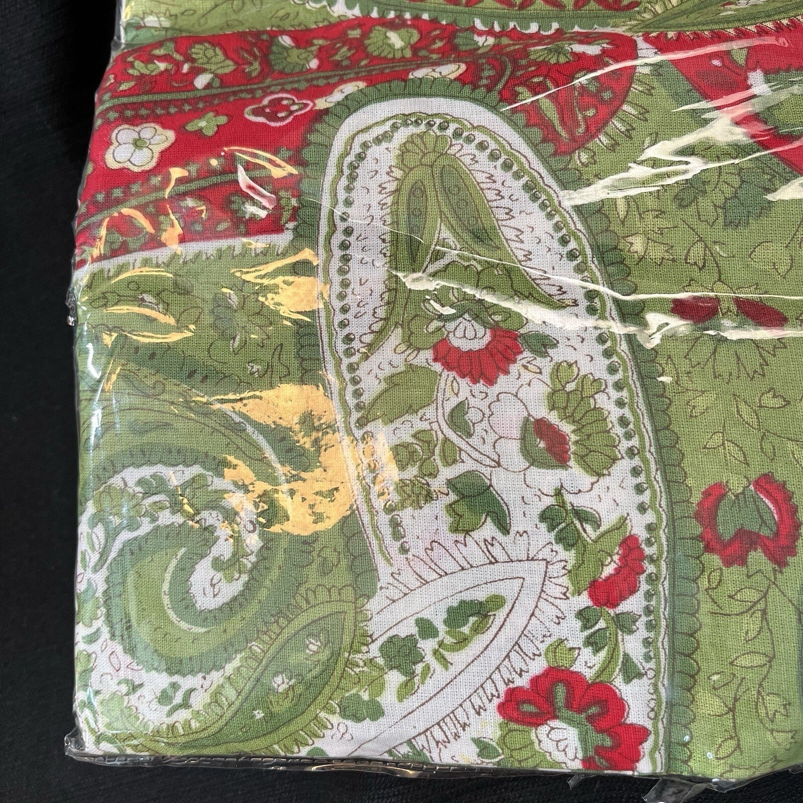 White Pine Red And Green Paisley Tablecloth. 50x 72 New In Package