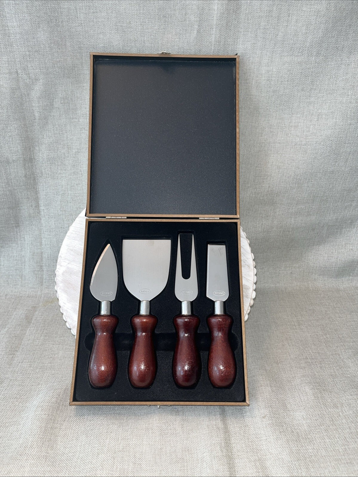 Bienne 4 pc Redwood Cheese Knife Set in Box Club Promo Gift Set
