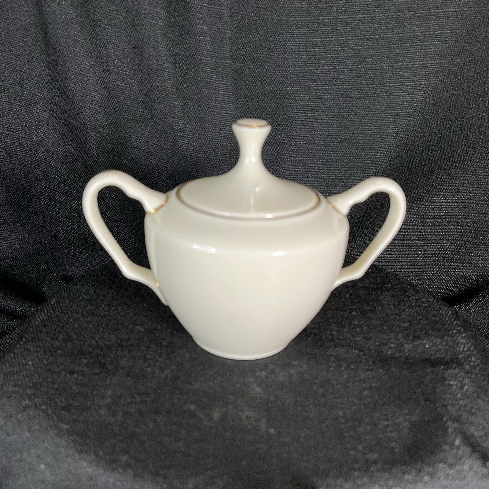 Lenox "Mansfield" pattern sugar bowl with a lid and gold trim