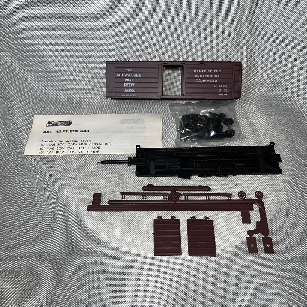 Ho Scale Train Roundhouse 1021 Milwaukee Olympian 40’ Box Car  #18455