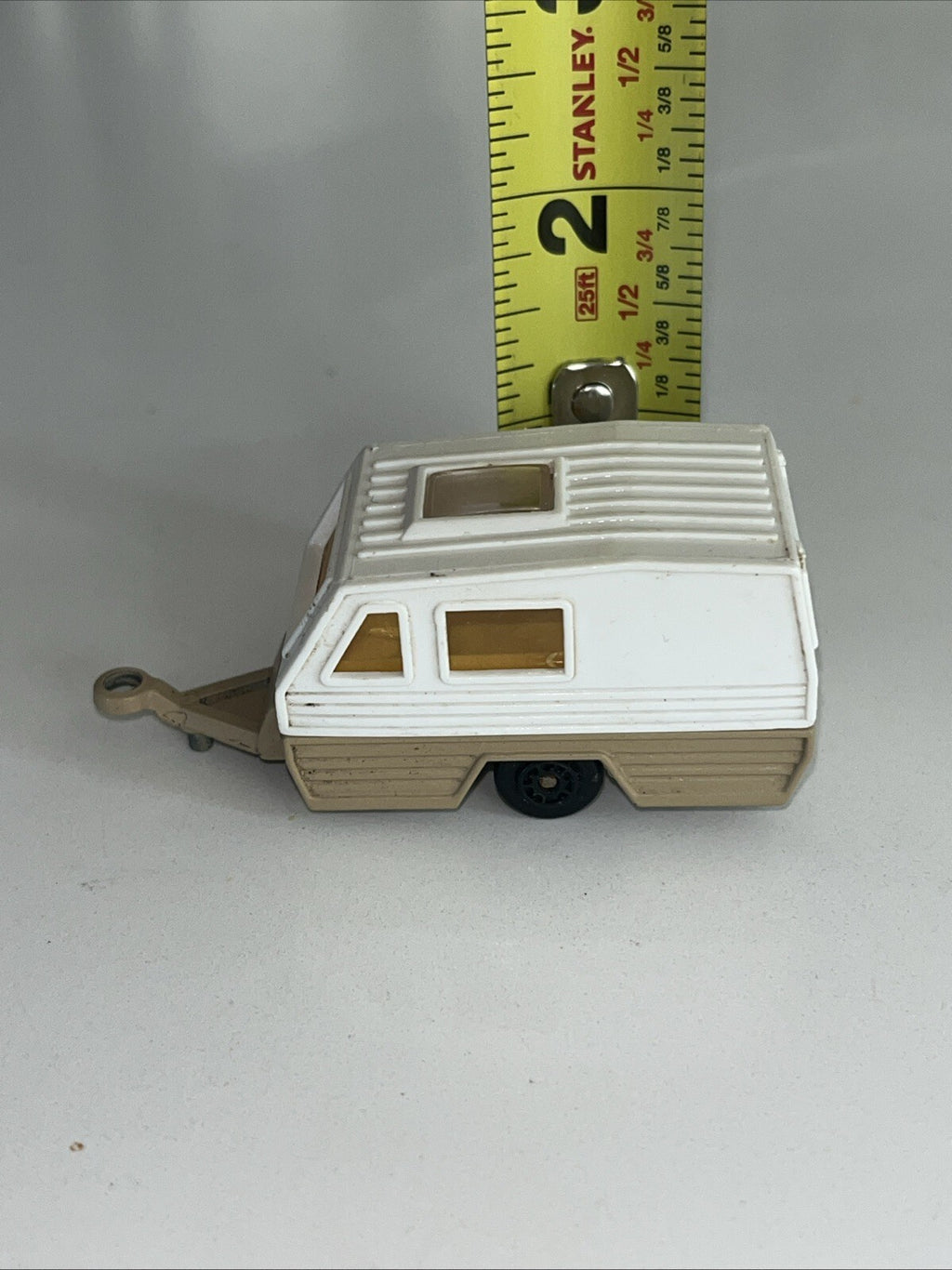 Vintage Maisto Camper Trailer White Tan 1:64 Scale Tag Along Camping Bumper Pull