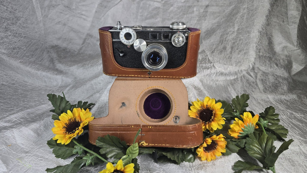 Vintage Aurgus 35mm Camera With Original Leather Case