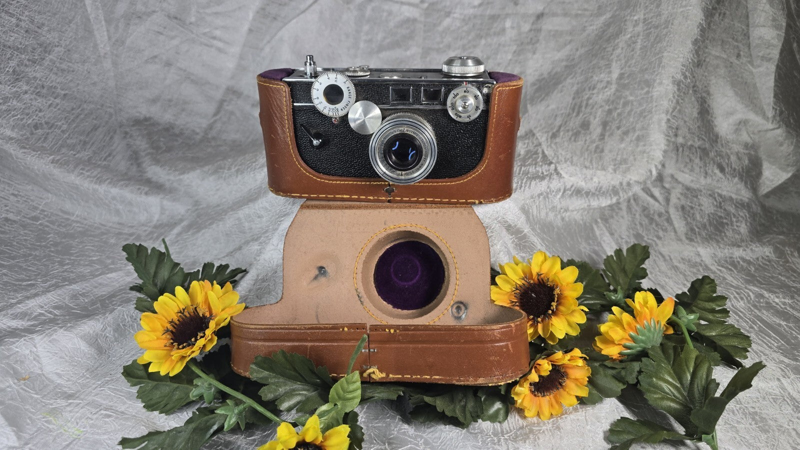 Vintage Aurgus 35mm Camera With Original Leather Case