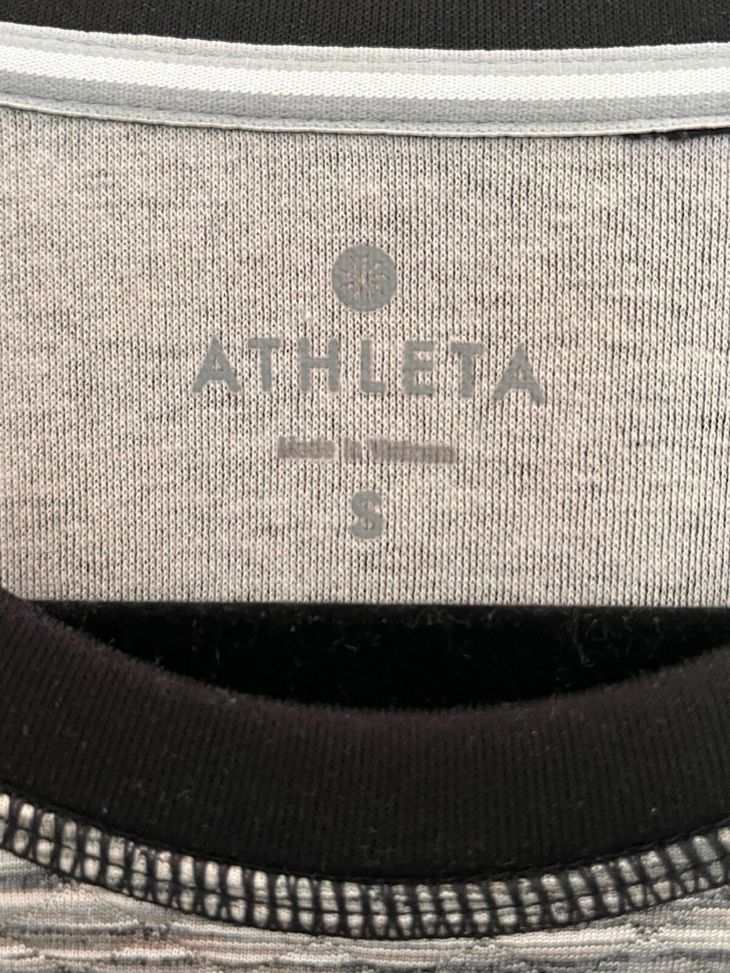 Athleta Womens Snowscape Quilted Raglan Sleeve Sweatshirt Size S Gray Black