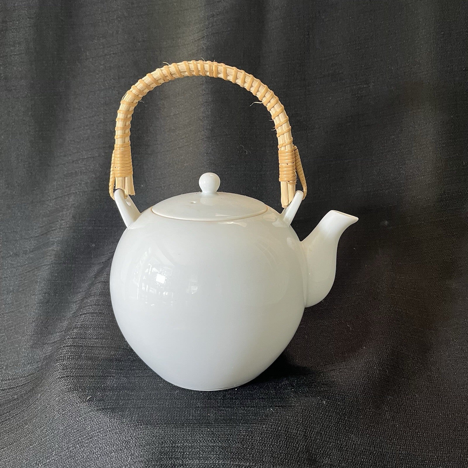 Japanese Porcelain Teapot Chinoiserie Blue Rattan Handle Cottage  Farm House 6.5