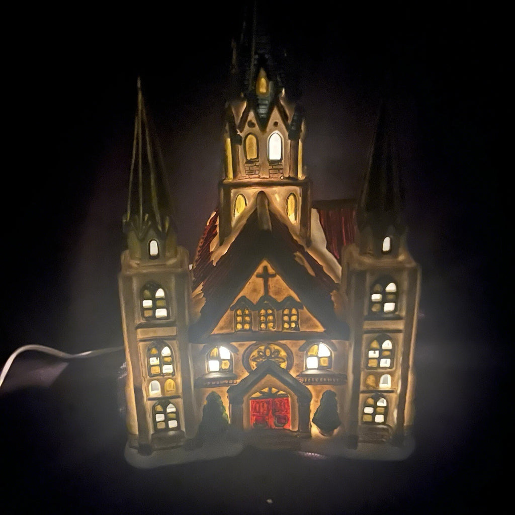 Dickens Collectibles Victorian Series Porcelain Lighted House Hand Painted Boxed
