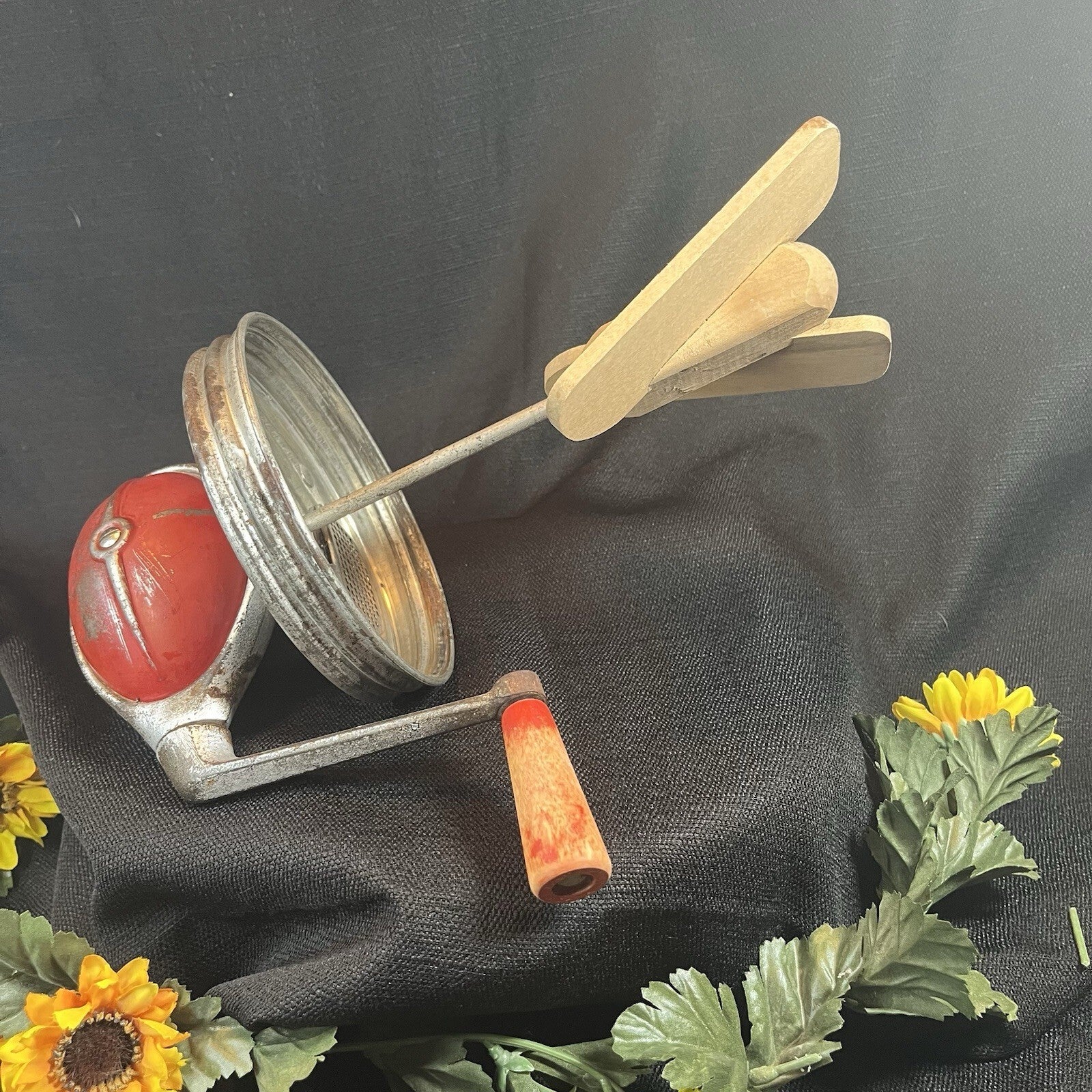 Vintage Dazey Corporation Butter Churn No. 4 Red Football Crank 4qt Tulip Jar