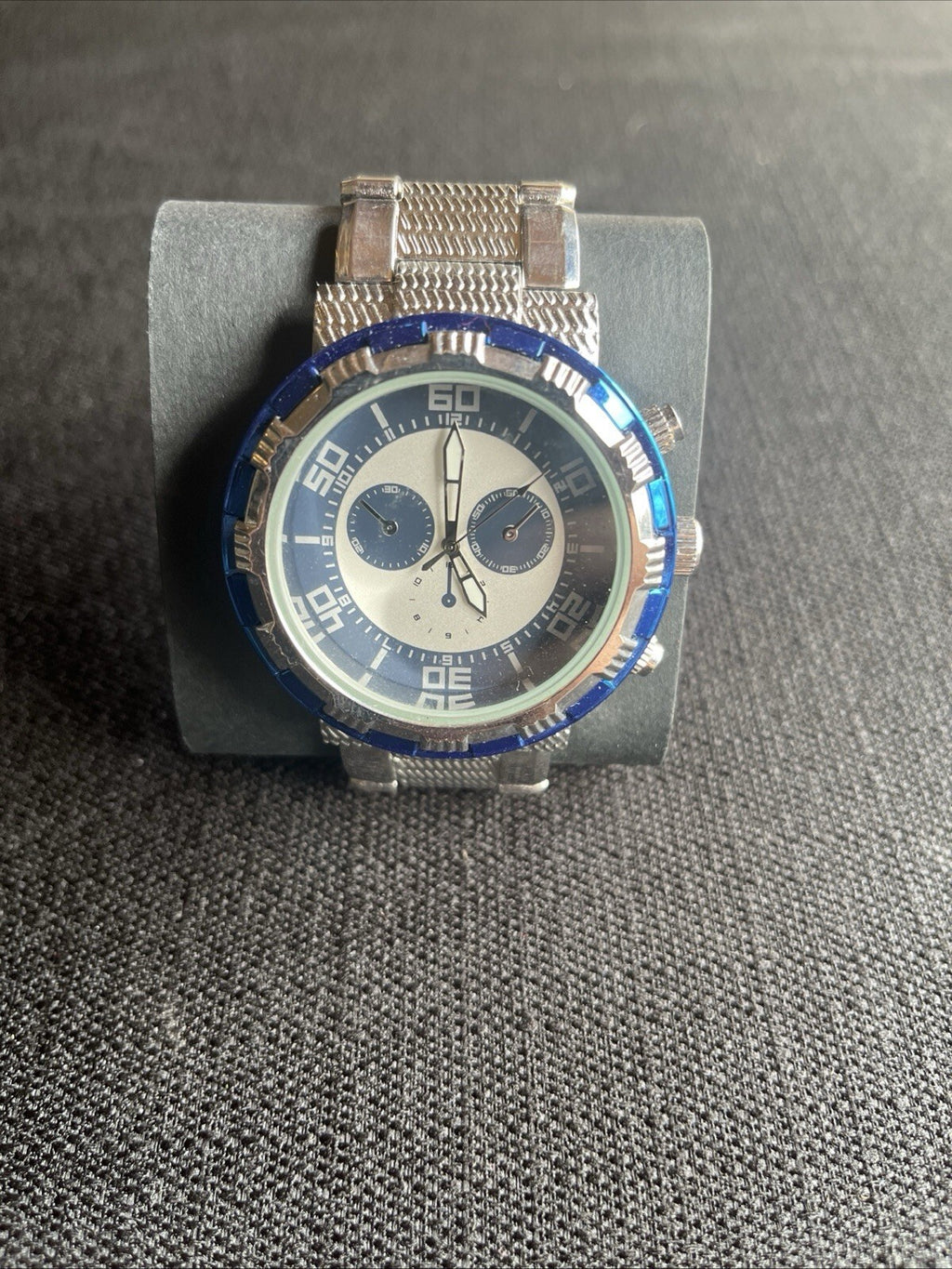 Blue Silver Tone Round Case Stainless Steel Band Watch 7.5 Inch ***Needs Battery
