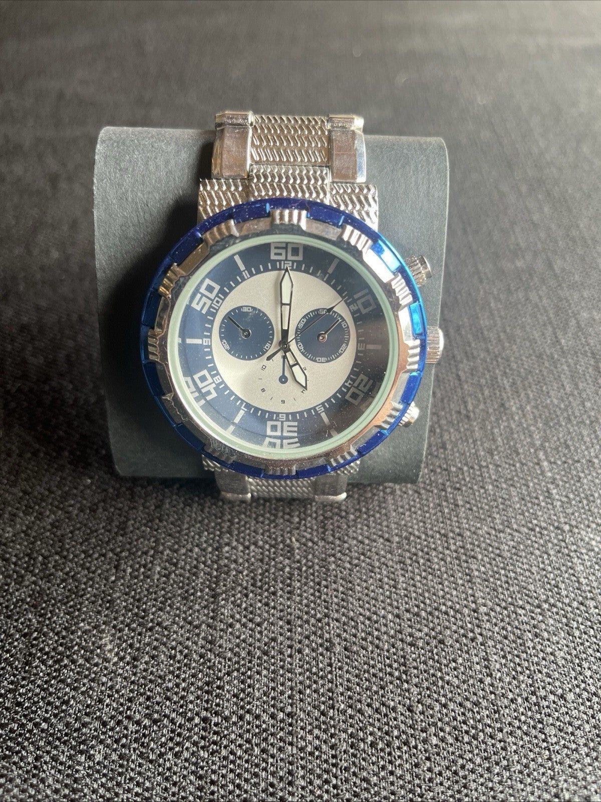 Blue Silver Tone Round Case Stainless Steel Band Watch 7.5 Inch ***Needs Battery