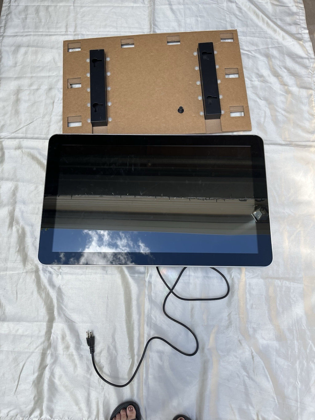 Wall mounted single version LCD advertising player*** No Remote