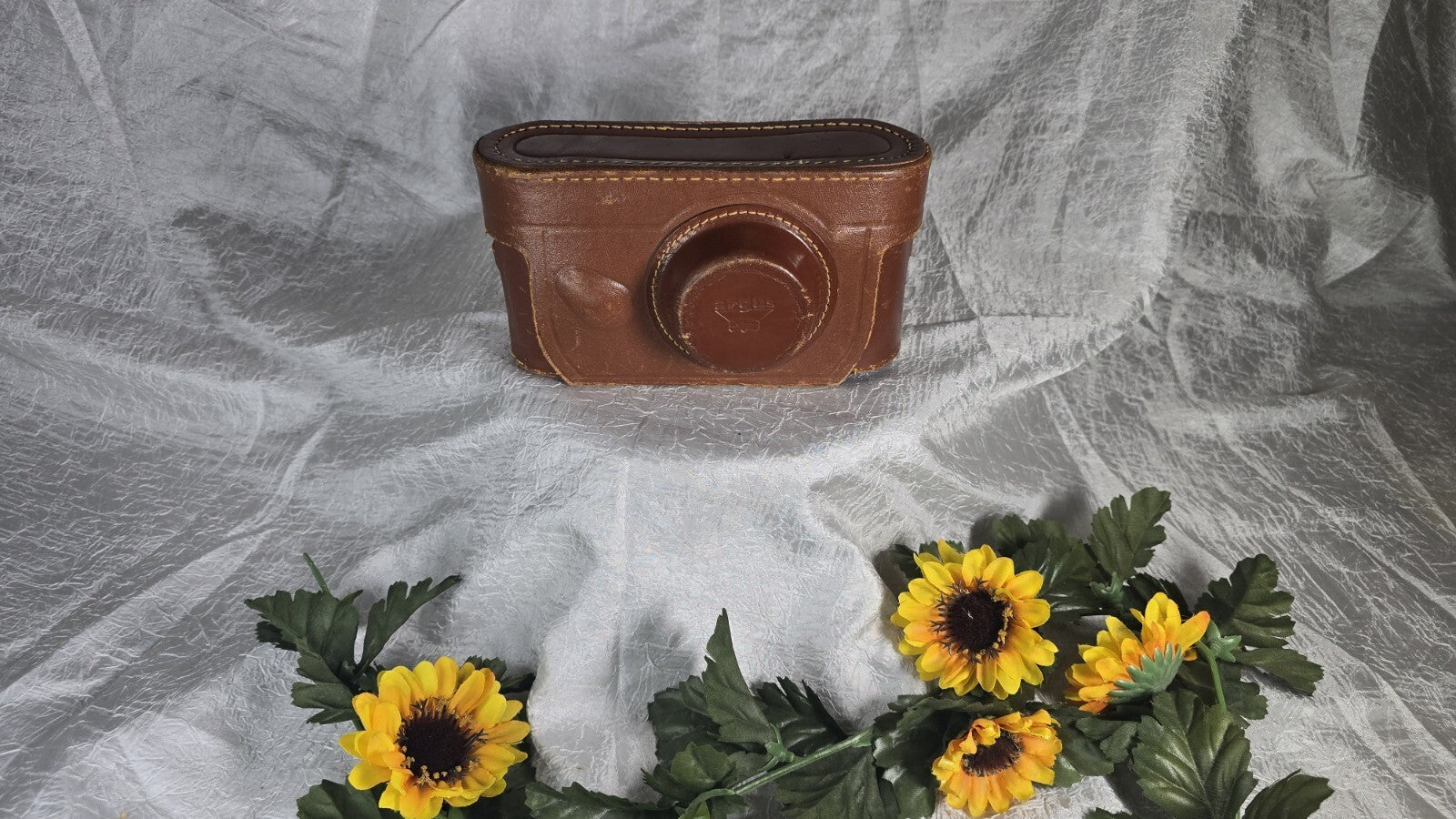 Vintage Aurgus 35mm Camera With Original Leather Case