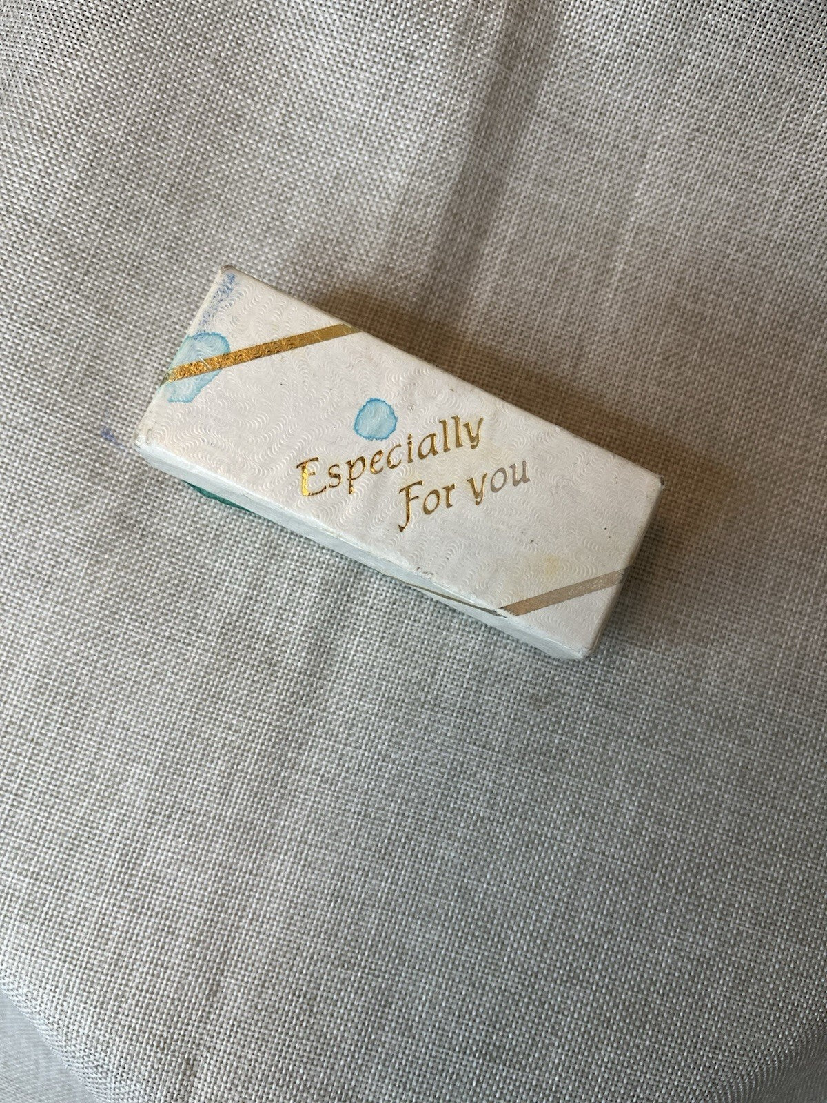 Vintage jewelry beautiful Avon especially for you Roses Brooch. * box Has Stain