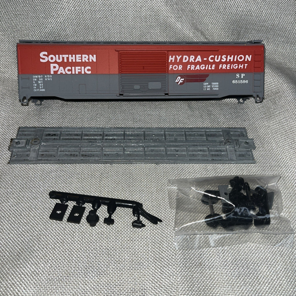 Roundhouse 1216 HO Southern Pacific 50' Box Car Kit