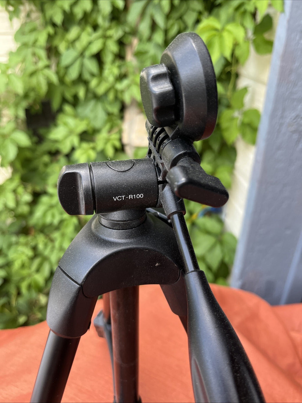 SONY VCT-R100 Pro Tripod Pan Tilt Black