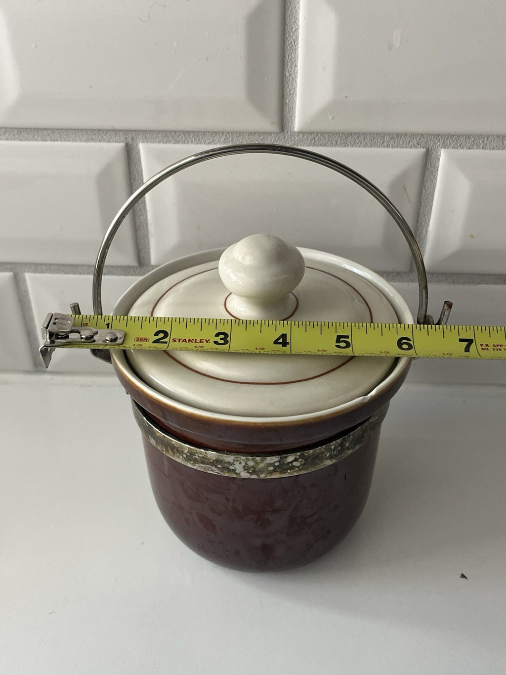 vintage hall pottery Bean Pot 473-H Brown Glaze. **chip
