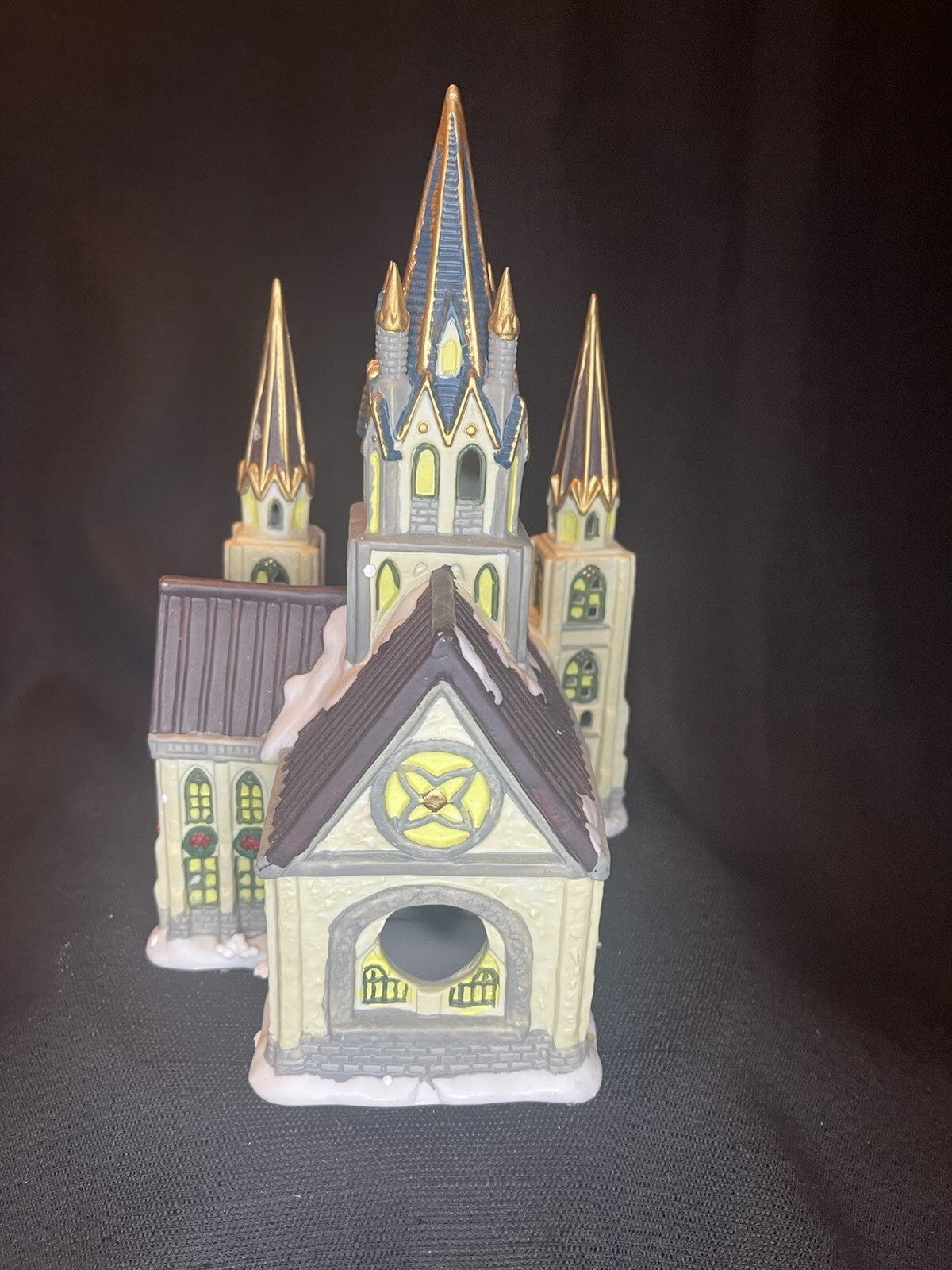 Dickens Collectibles Victorian Series Porcelain Lighted House Hand Painted Boxed