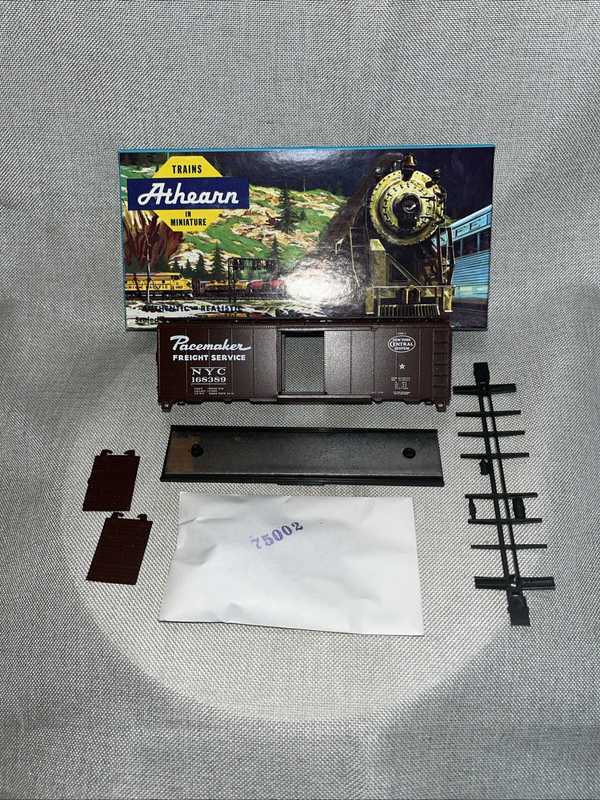 ATHEARN HO scale NEW YORK CENTRAL #168389  "PEACE MAKER" 40' BOX CAR